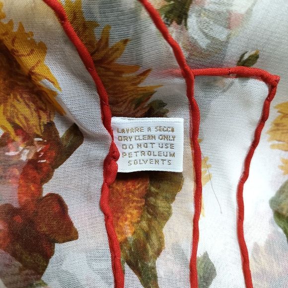 GUCCI Scarves - Picture 6 of 6